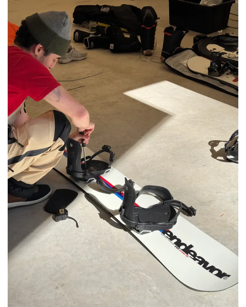Placa Snowboard ENDEAVOR - Pioneer 2026